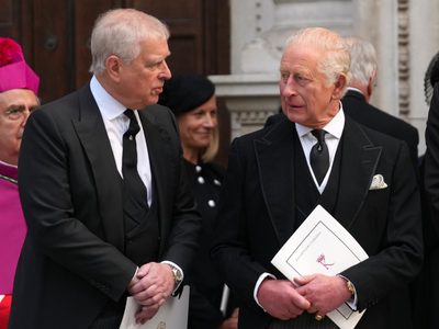 El rey británico Carlos III promete cooperar con la policía en investigación sobre caso Epstein