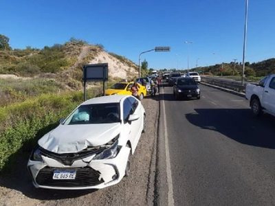 Cinco vehículos chocaron en el Nodo Vial, en dirección a Neuquén capital