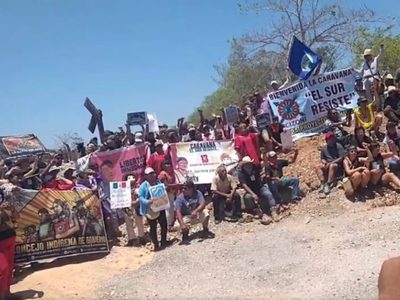 Caravana “El Sur Resiste” se une a plantón contra en Tren Transístmico.
