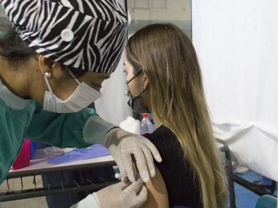 Avance en la vacunación: en Río Negro más del 75% de la población ya tiene una dosis