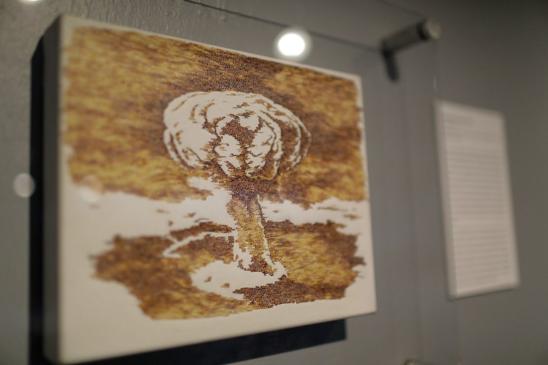 La bomba de Hiroshima, del artista cubano Fabián Peña. Foto Montserrat López.