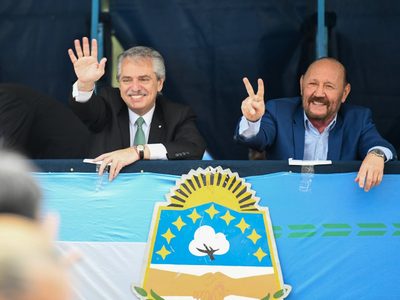 Alberto Fernández viajó a Formosa para felicitar a Gildo Insfrán, quien consiguió su octavo mandato