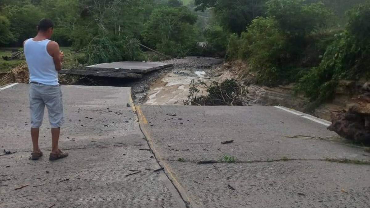 Daños por los remanentes del huracán Otis en Venustiano Carranza, Puebla