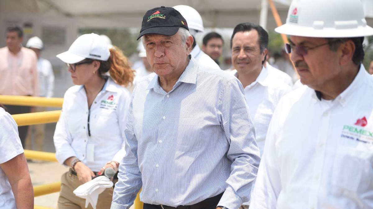 Recorrido de AMLO por pozo petrolero en Veracruz