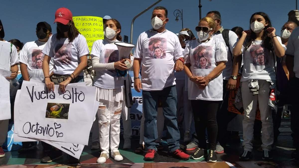 Los familiares del actor al presentarse en la explanada del Zócalo