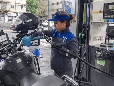 ¿Se viene un 15% de aumento en combustibles de YPF?