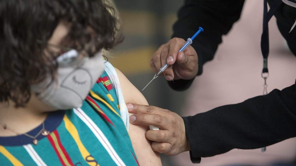 Inoculación a menores con comorbilidades de 12 a 17 años con la vacuna Pfizer