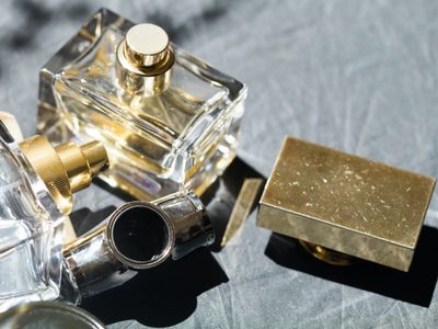 Si tenés tapas de perfumes vacíos, guardalas: mirá el hermoso perchero que podés hacer en solo unos minutos
