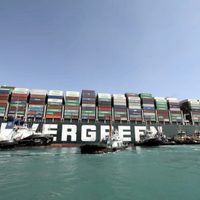 Dos intentos fallidos para liberar el Canal de Suez: activan ahora el plan C