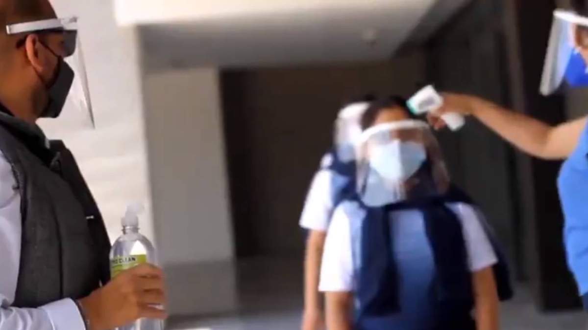 La SEP acordó con el SNTE que el regreso a las aulas será voluntario, con profesores vacunados y en semáforo verde