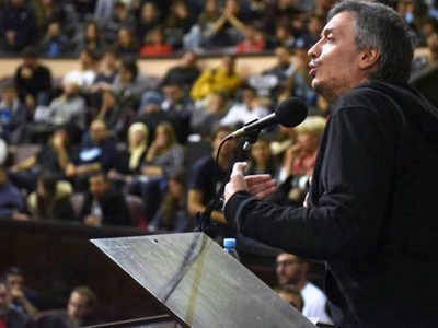Máximo Kirchner disparó contra Macri por la deuda y la bicicleta financiera
