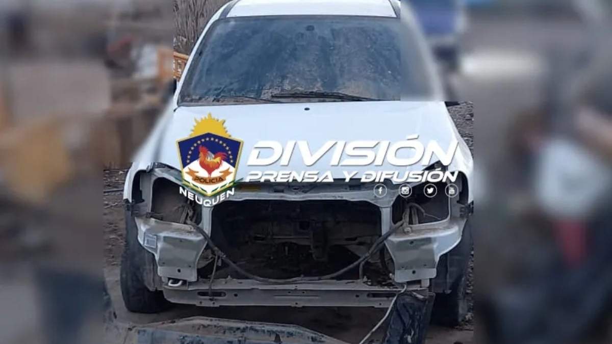 Secuestran auto y tubos del EPAS. Fuente: (Policía de Neuquén)