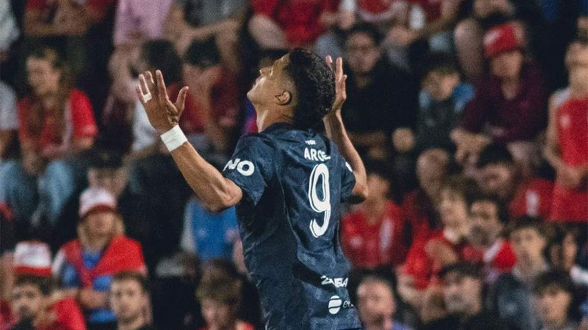 El paraguayo Alex Arce abrió la cuenta para la Lepra