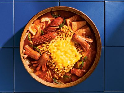 El favorito de Hoshi de Seventeen: Budae jjigae, el plato coreano que tiene un singular origen y un rico sabor