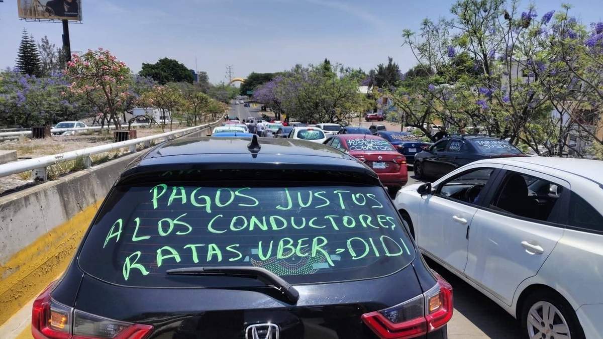 Conductores de taxis de aplicación realizaron bloqueos para demandar mejores condiciones laborales
