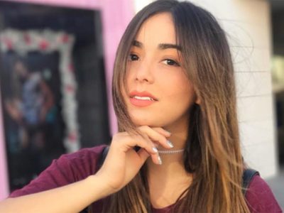 ¡Encendida! Caeli desprende los botones de su camisa y… ¡Es el cielo!