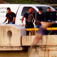 Hallan seis cadáveres colgados de un puente vehicular en Zacatecas