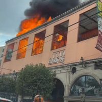 Restaurante Enrique se incendia en Tlalpan; chispazo desató fuego en la zona infantil (Videos)
