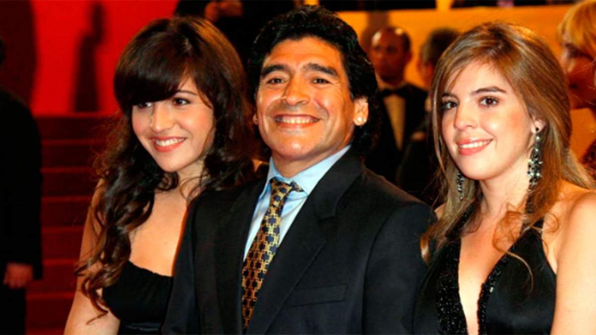 Gianinna, Dalma y Diego Maradona. Fuente: (Twitter)