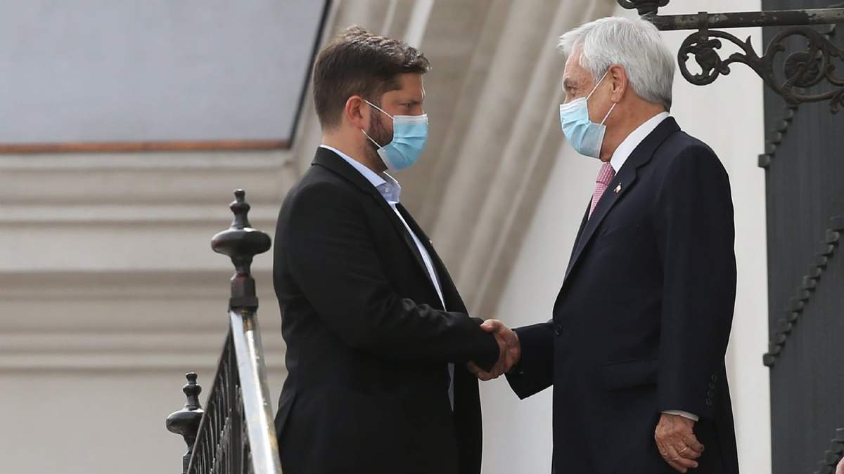 El actual presidente de Chile, Sebastián Piñera, y el próximo mandatario, Gabriel Boric. Fuente: (Twitter)