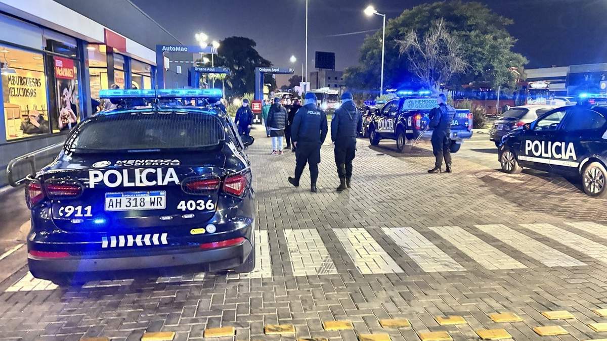 Una chica trans dijo que fue atacada por un grupo de mujeres por celos