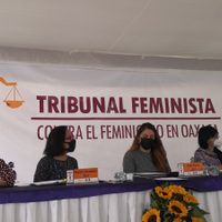 Madres de mujeres asesinadas demandan justicia a gobierno de Oaxaca ante Tribunal Feminista