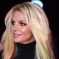 "¡Mostró lo más oculto!" Britney Spears no aguató el calor y bajó su bikini ¡delante de todos!