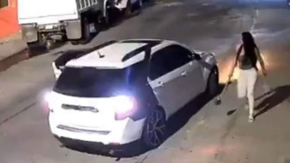Las autoridades de Jalisco han puesto en marcha un operativo para localizar al responsable del crimen, utilizando como evidencia principal el video captado por cámaras de seguridad.