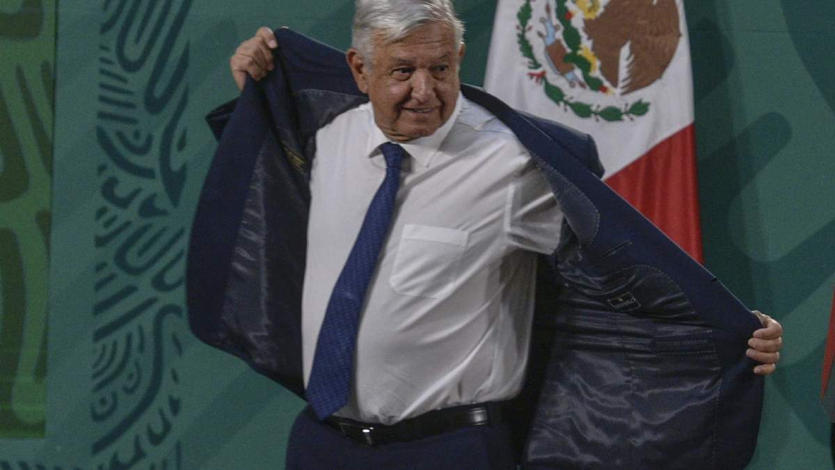 El presidente tras recibir la vacuna AstraZeneca