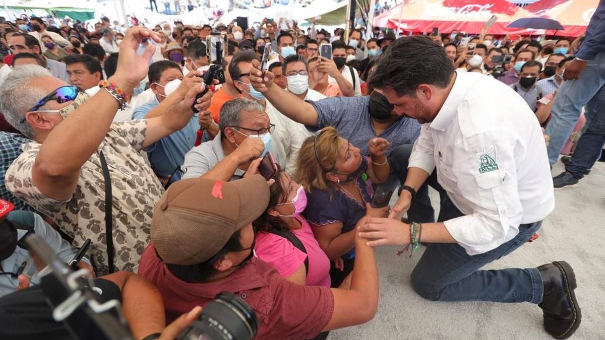 Zoé Robledo ante miles de chiapanecos