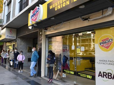 Prohíben a Rapipago y Pagofácil cobrar plus por sus servicios. ¿Cómo denunciarlos?