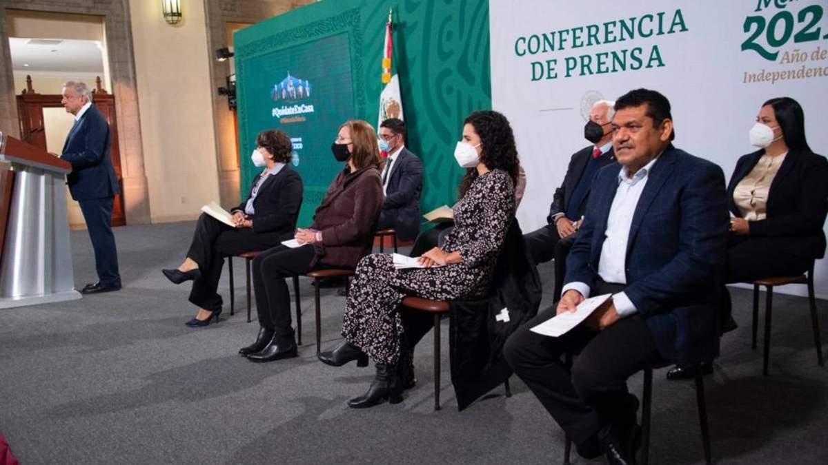 AMLO y los responsables de implementar los programas sociales
