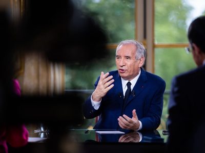 El primer ministro francés presentó su renuncia tras el revés del Parlamento