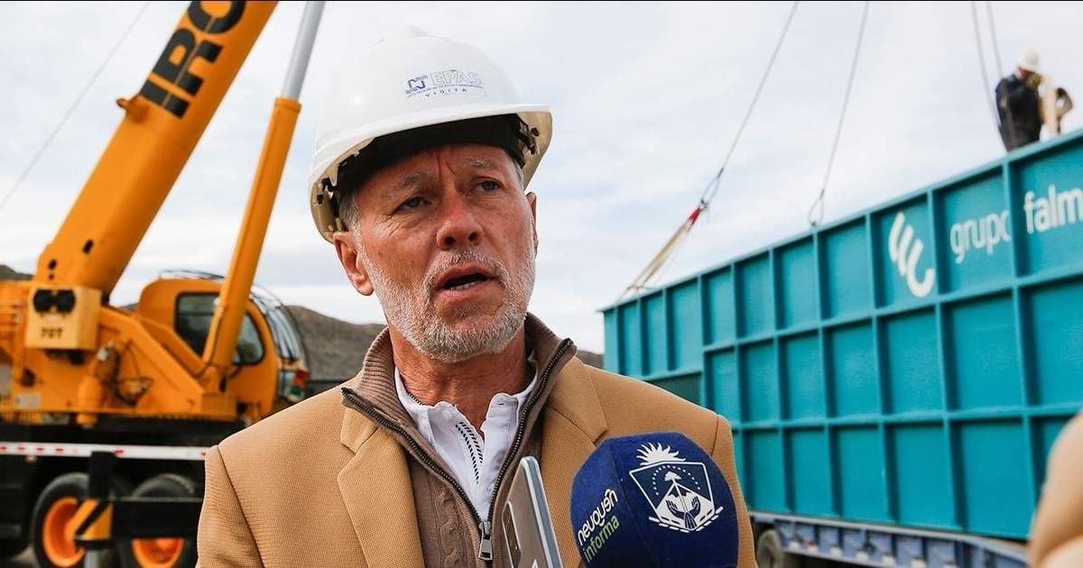 El ministro de Infraestrctura, Rubén Etcheverry, formalizó el nuevo pedido por el traspado de rutas nacionales. Fuente: (Gobierno de Neuquén)