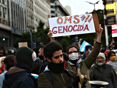 Volvieron los "anticuarentena": pequeños grupos se manifiestan en el Obelisco y en Tigre