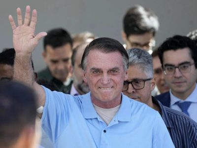 Jair Bolsonaro sale del hospital tras recuperarse de una cirugía intestinal
