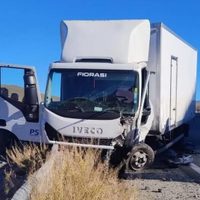Grave choque en la Ruta 237: dos conductores quedaron atrapados tras un violento impacto