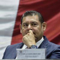 Armenta anuncia que pedirá licencia para contender por la gubernatura de Puebla