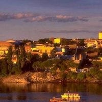 Una joya de la Patagonia: el cruce en lancha entre dos provincias que combina historia, playas y aventura