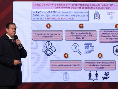 Ricardo Mejía Berdeja presenta las regulaciones al futbol mexicano