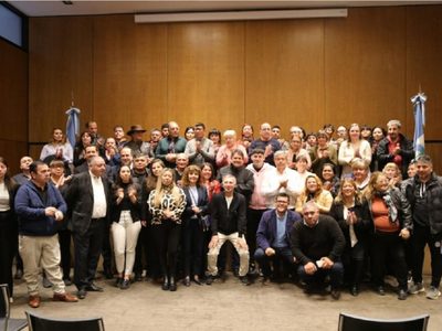 Un convenio entre provincia y ciudad beneficia a comisiones vecinales de Neuquén