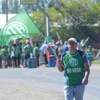 Con un bloqueo total de puentes, ATE Río Negro anunció un nuevo paro