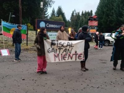 La comunidad Paicil Antreao se manifestó en el cerro Bayo y denunció al fiscal Gaitán