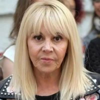 La reacción de Claudia Villafañe a la foto que la muestra besando a Diego Maradona. ¡Mirá el video!