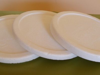 Si tenés muchas tapas de telgopor o de plástico, no las tires: creá estos divinos cuadros para vender o decorar tu casa