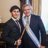 ¡Alberto no resiste tanto! Estanislao Fernández se sacó esta jugada foto en Olivos. ¡Enloquecedor!
