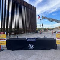 Texas promulga ley que permite a policía estatal detener inmigrantes que entren ilegalmente en EU