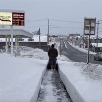 Fuertes nevadas y bajas temperaturas mantienen a partes de EU bajo la nieve