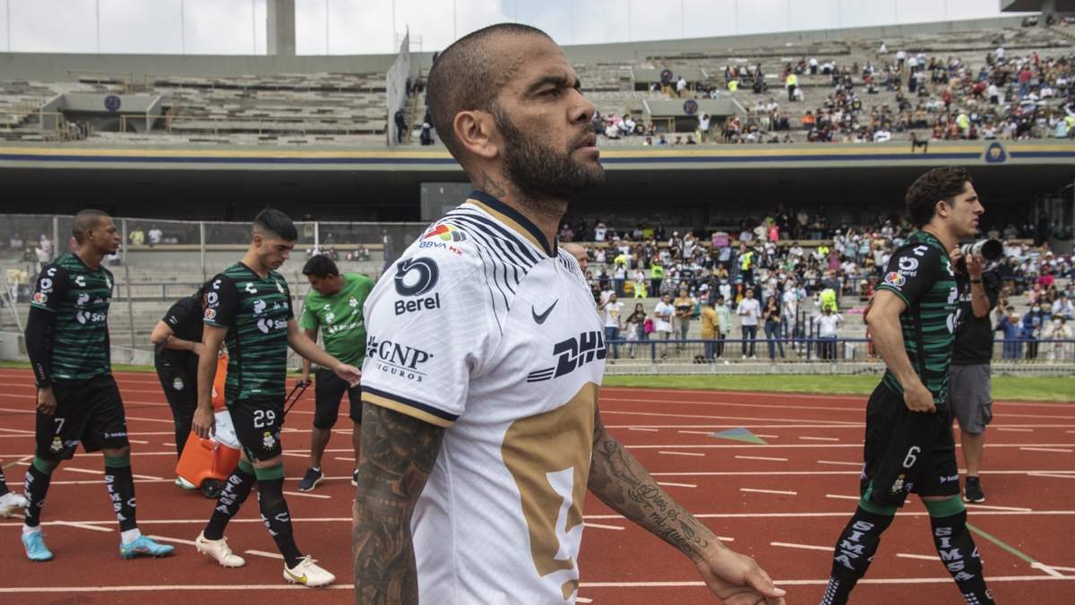 Dani Alves, ahora exjugador de Puemas