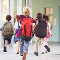 Los productos virales de la vuelta al cole que prometen facilitarle la vida a los padres (y si realmente funcionan)